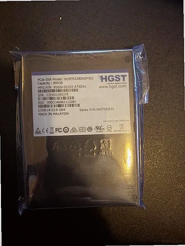HGST Ultrastar SN100 800GB 2.5" PCIe Internal SSD (HUSPR3280ADP301/0T00835)